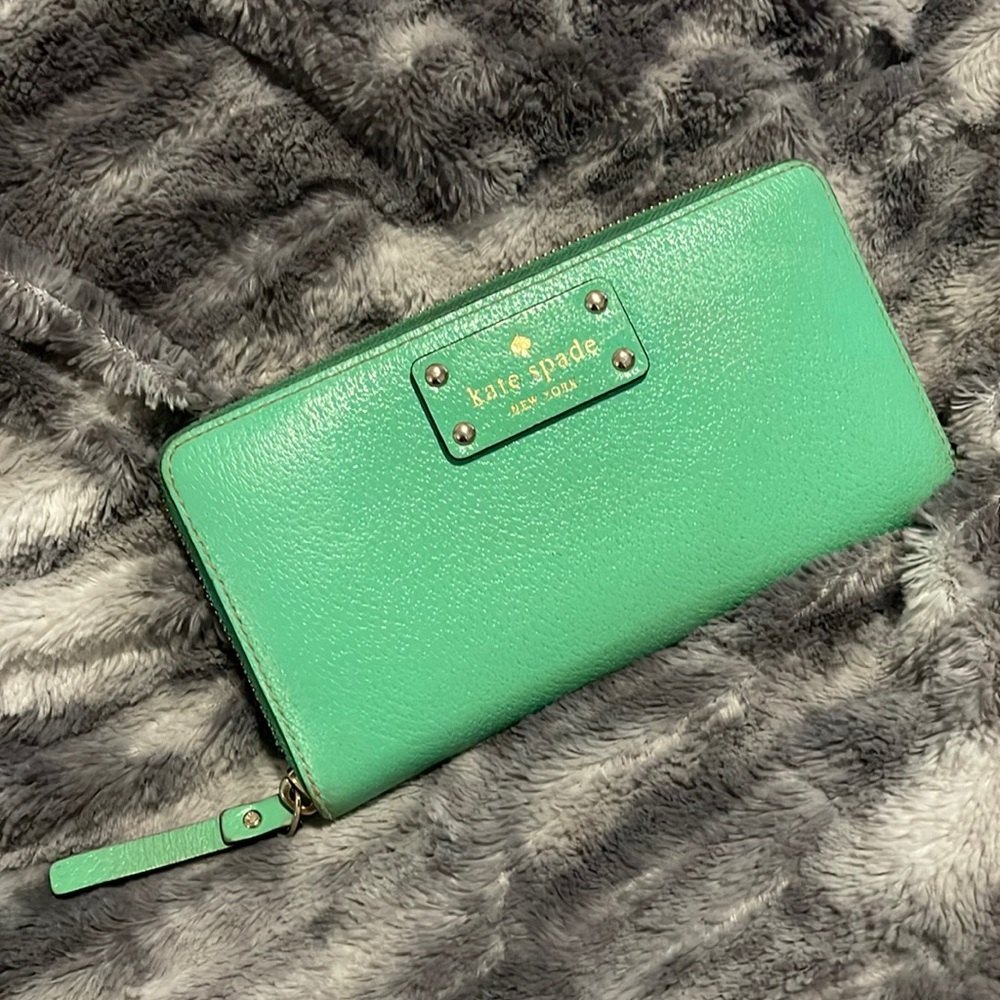 Like New Kate Spade King Wallet